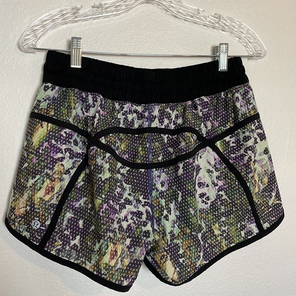 Lululemon tracker shorts - Picture 3 of 14